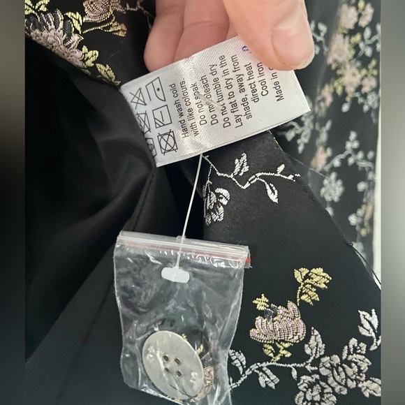 Like New Lioness Bohemian Rhapsody Satin Blazer - Picture 12 of 12